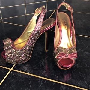 Super fun and flirty shoes! 💕👄🌷🍒💎